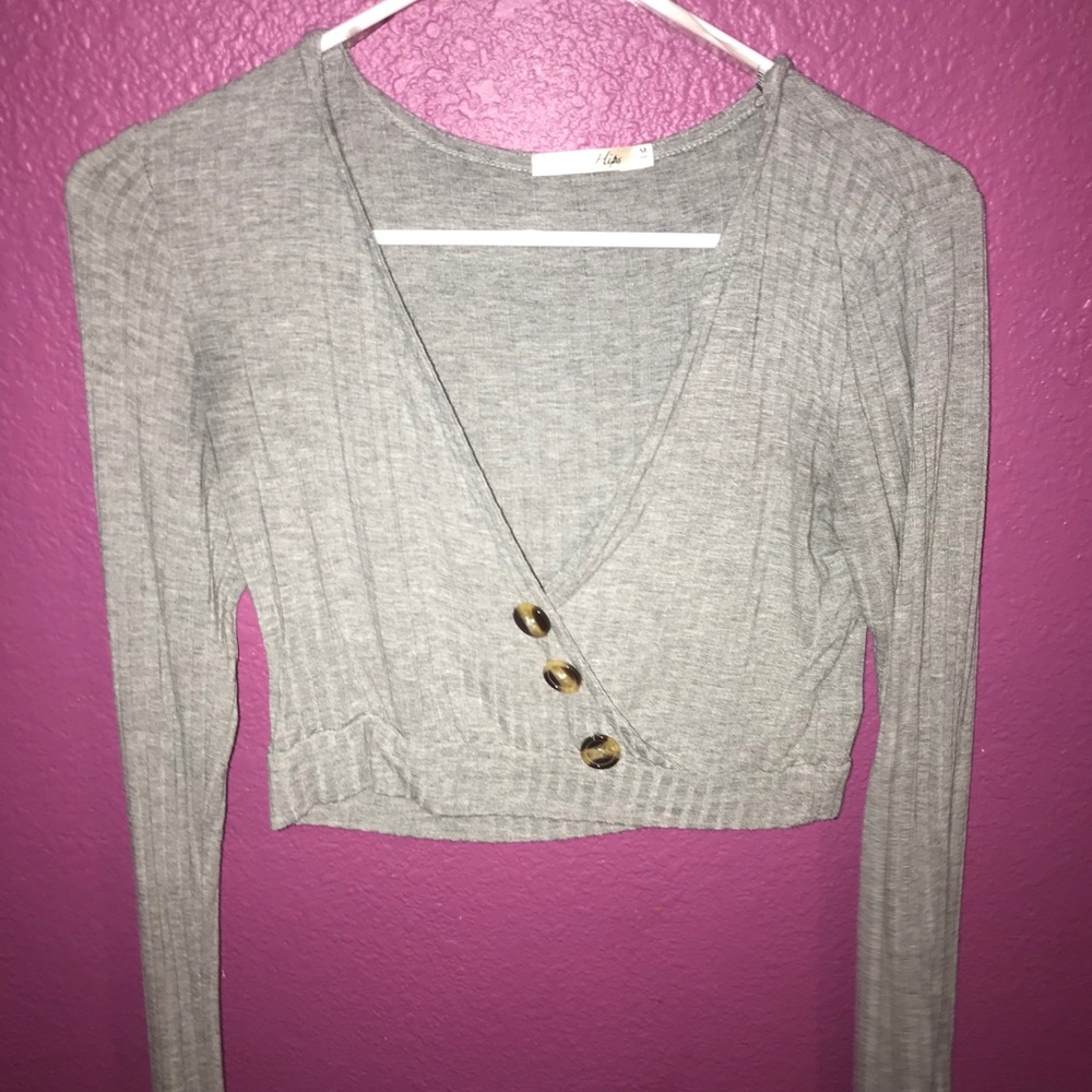 Gray long sleeve shirt